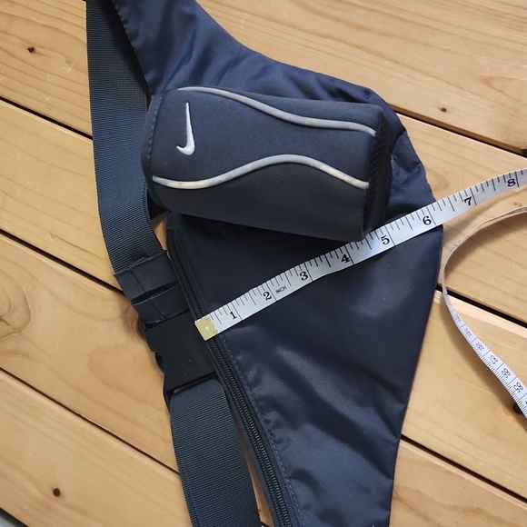 Nike Active Fanny Bag with insulated bottle holder - Picture 3 of 10